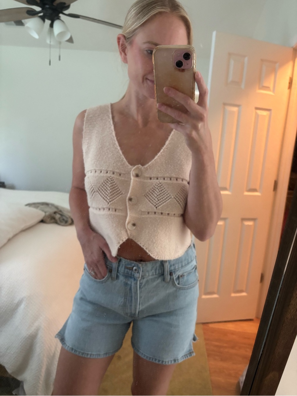Cream Knit Button-Front Cropped Vest